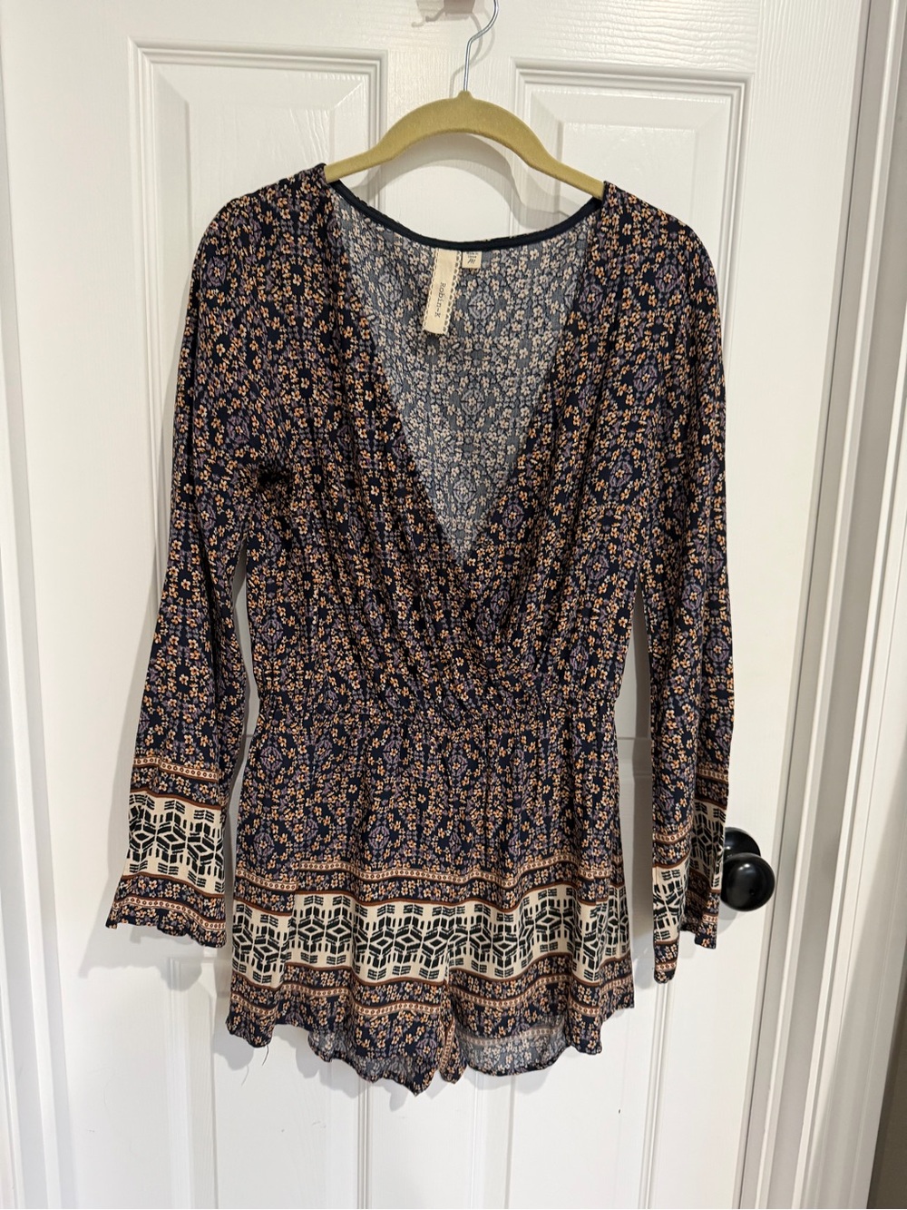 Robin K Navy and Peach Small Floral V-Neck Top